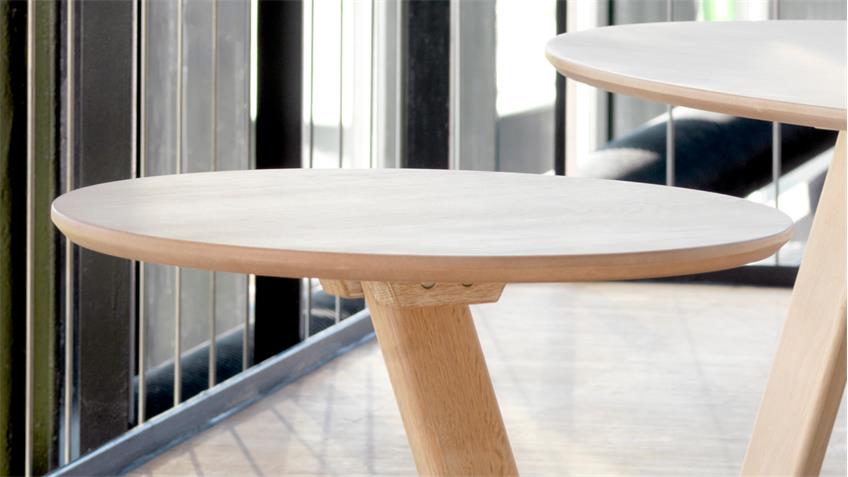 Tisch OLLIE Couchtisch Ø 50 cm Eiche natur Massivholz in weiß geölt